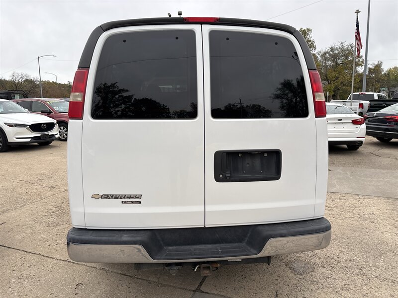 2014 Chevrolet Express LT 3500 photo 3