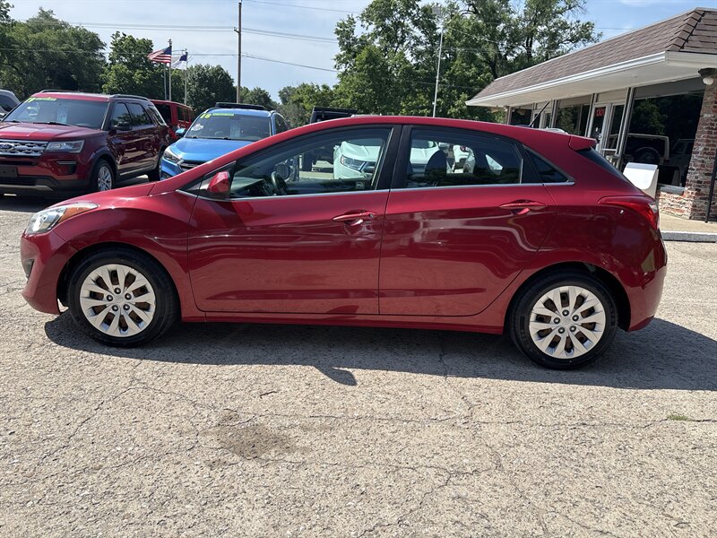 2017 Hyundai ELANTRA GT - Photo 2 - Topeka, KS 66608