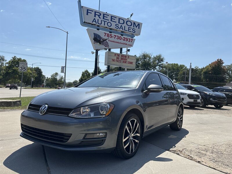 2016 Volkswagen Golf TSI S  
