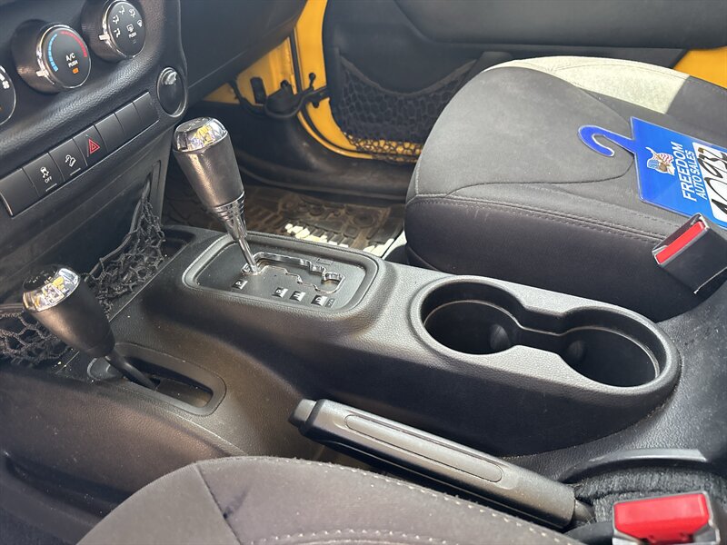 2015 Jeep Wrangler Unlimited Sport   - Photo 14 - Topeka, KS 66608
