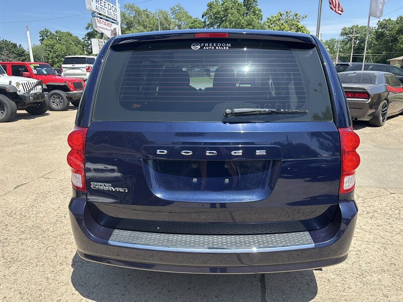 2016 Dodge Grand Caravan American Value Package - Photo 4 - Topeka, KS 66608