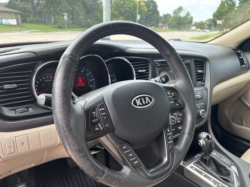 2011 Kia Optima EX Turbo   - Photo 12 - Topeka, KS 66608
