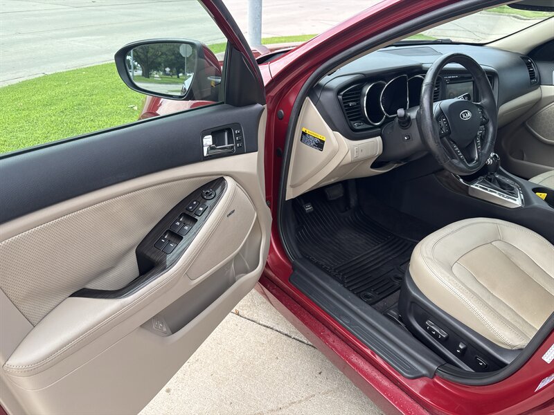 2011 Kia Optima EX Turbo   - Photo 9 - Topeka, KS 66608