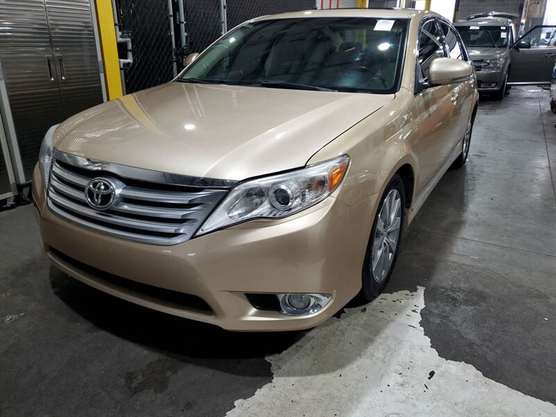 2012 Toyota Avalon   - Photo 1 - Topeka, KS 66608