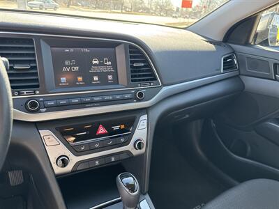 2018 Hyundai ELANTRA SEL   - Photo 16 - Topeka, KS 66608