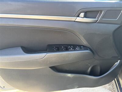 2018 Hyundai ELANTRA SEL   - Photo 11 - Topeka, KS 66608