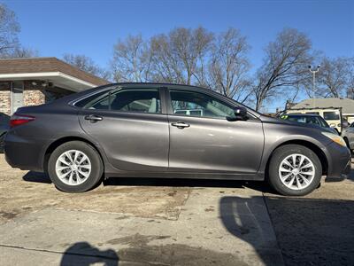 2015 Toyota Camry LE - Photo 2 - Topeka, KS 66608