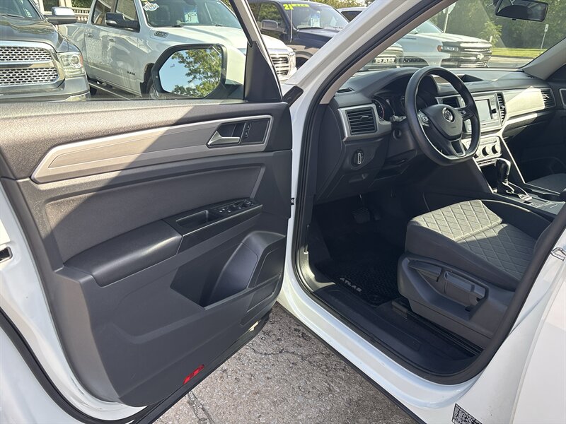 2020 Volkswagen Atlas S   - Photo 12 - Topeka, KS 66608