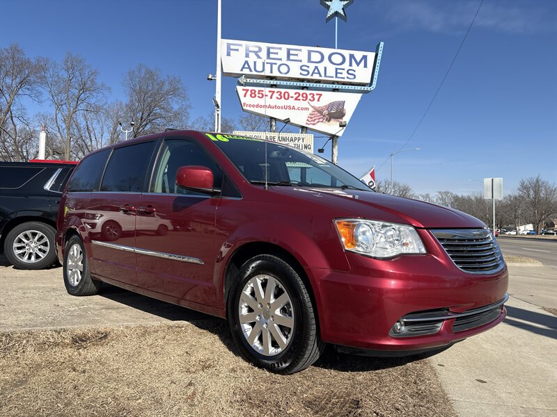 2016 Chrysler Town & Country Touring