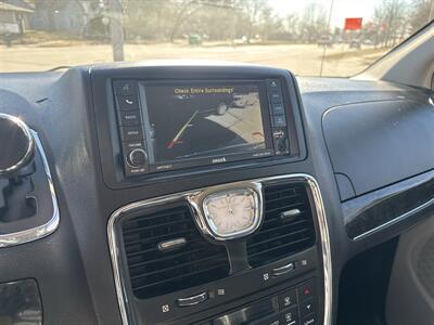 2016 Chrysler Town & Country Touring   - Photo 17 - Topeka, KS 66608