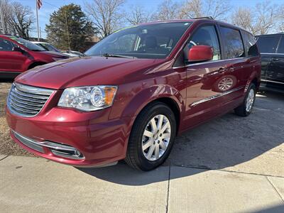 2016 Chrysler Town & Country Touring   - Photo 5 - Topeka, KS 66608
