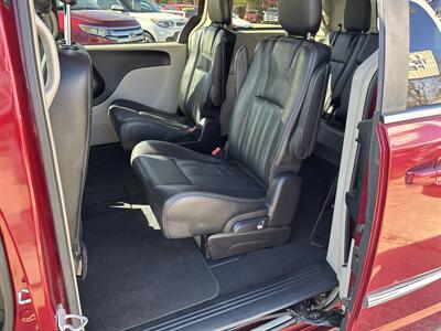 2016 Chrysler Town & Country Touring   - Photo 20 - Topeka, KS 66608