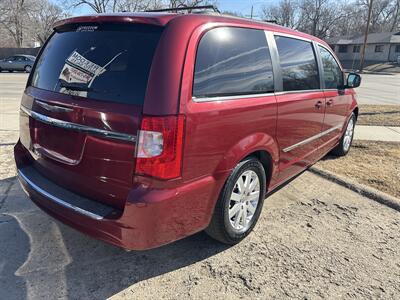 2016 Chrysler Town & Country Touring   - Photo 3 - Topeka, KS 66608