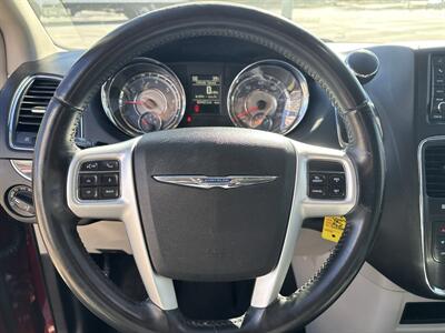 2016 Chrysler Town & Country Touring   - Photo 14 - Topeka, KS 66608