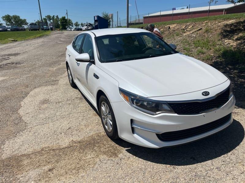 2016 Kia Optima LX   - Photo 1 - Topeka, KS 66608