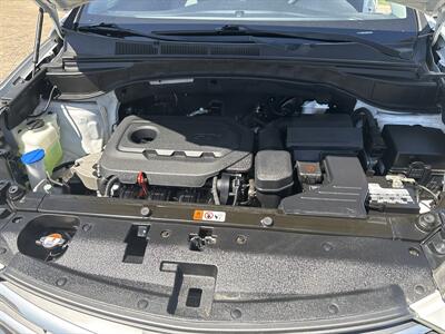 2018 Hyundai SANTA FE Sport 2.4L   - Photo 11 - Topeka, KS 66608