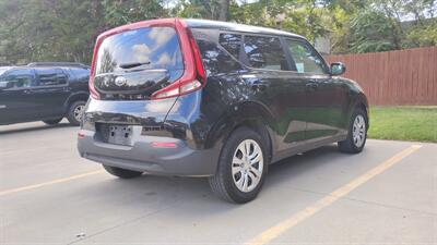 2020 Kia Soul LX   - Photo 3 - Topeka, KS 66608
