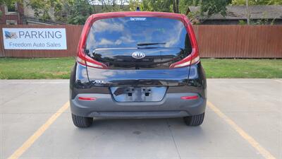 2020 Kia Soul LX   - Photo 4 - Topeka, KS 66608