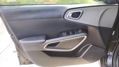 2020 Kia Soul LX   - Photo 11 - Topeka, KS 66608