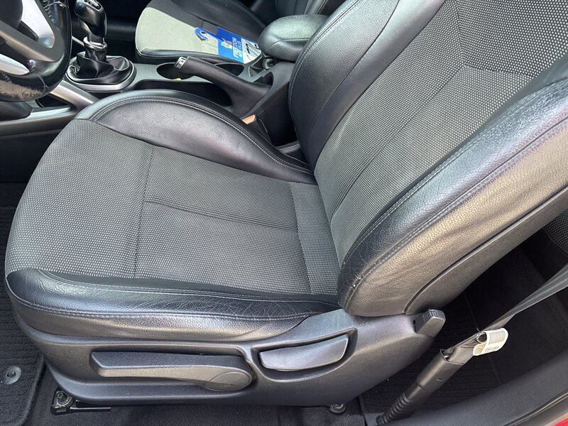 2014 Hyundai VELOSTER   - Photo 13 - Topeka, KS 66608