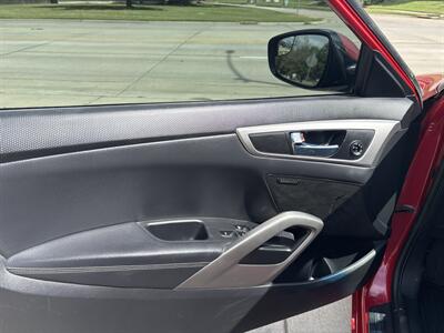 2014 Hyundai VELOSTER - Photo 12 - Topeka, KS 66608