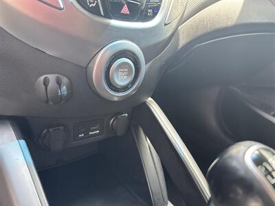 2014 Hyundai VELOSTER - Photo 18 - Topeka, KS 66608