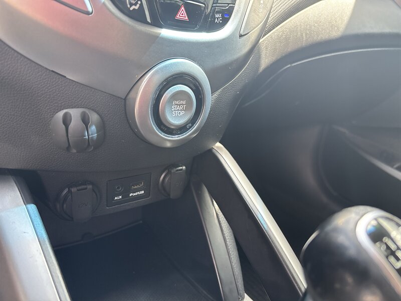2014 Hyundai VELOSTER   - Photo 18 - Topeka, KS 66608
