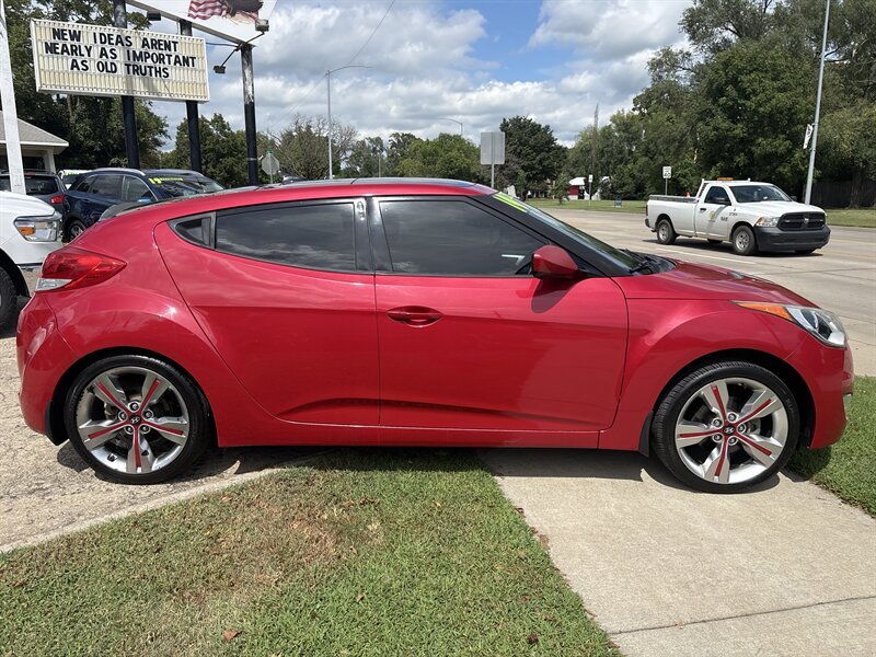 2014 Hyundai VELOSTER   - Photo 2 - Topeka, KS 66608
