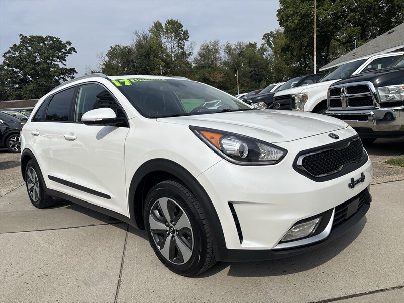 2017 Kia Niro EX   - Photo 7 - Topeka, KS 66608