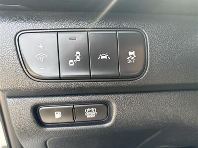 2017 Kia Niro EX - Photo 15 - Topeka, KS 66608