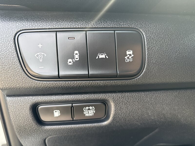2017 Kia Niro EX   - Photo 15 - Topeka, KS 66608