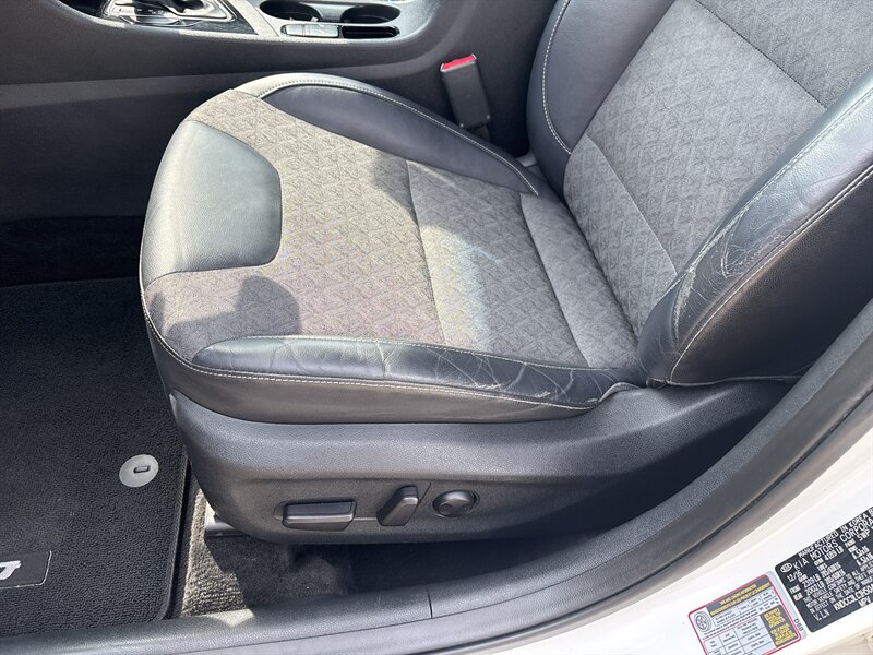 2017 Kia Niro EX   - Photo 13 - Topeka, KS 66608