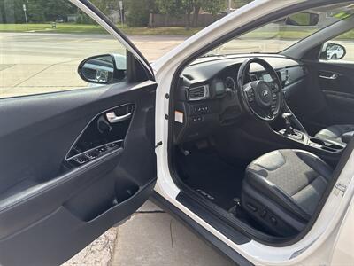 2017 Kia Niro EX - Photo 11 - Topeka, KS 66608
