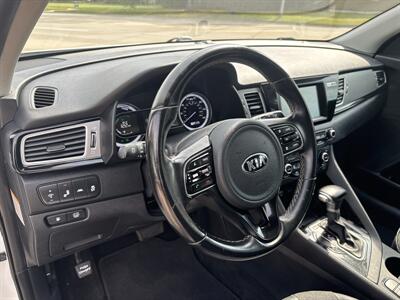 2017 Kia Niro EX - Photo 14 - Topeka, KS 66608
