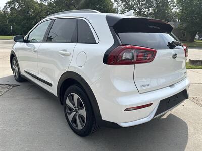 2017 Kia Niro EX - Photo 3 - Topeka, KS 66608