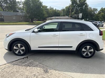 2017 Kia Niro EX - Photo 2 - Topeka, KS 66608