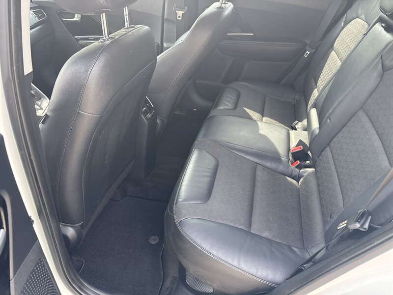2017 Kia Niro EX   - Photo 21 - Topeka, KS 66608