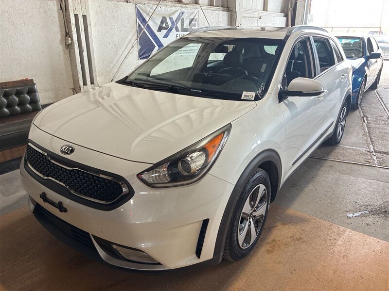 2017 Kia Niro EX   - Photo 1 - Topeka, KS 66608