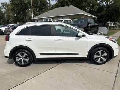 2017 Kia Niro EX - Photo 6 - Topeka, KS 66608