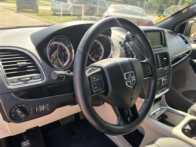 2018 Dodge Grand Caravan SXT - Photo 14 - Topeka, KS 66608