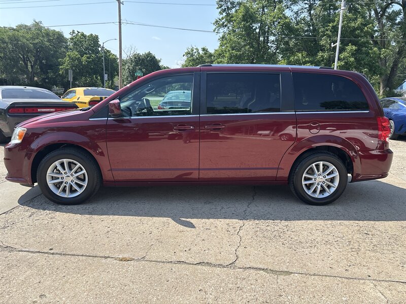 2018 Dodge Grand Caravan SXT - Photo 5 - Topeka, KS 66608