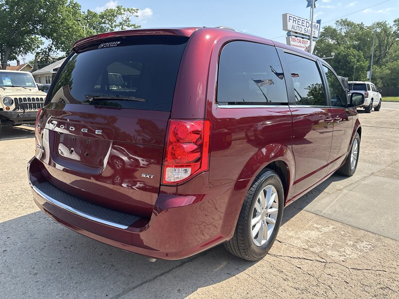 2018 Dodge Grand Caravan SXT - Photo 3 - Topeka, KS 66608