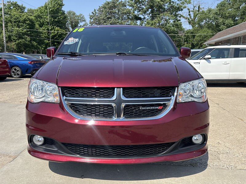 2018 Dodge Grand Caravan SXT - Photo 7 - Topeka, KS 66608