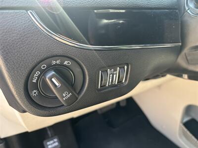 2018 Dodge Grand Caravan SXT - Photo 15 - Topeka, KS 66608