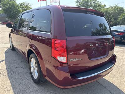 2018 Dodge Grand Caravan SXT - Photo 4 - Topeka, KS 66608