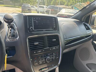 2018 Dodge Grand Caravan SXT - Photo 17 - Topeka, KS 66608