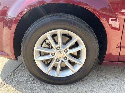 2018 Dodge Grand Caravan SXT - Photo 8 - Topeka, KS 66608