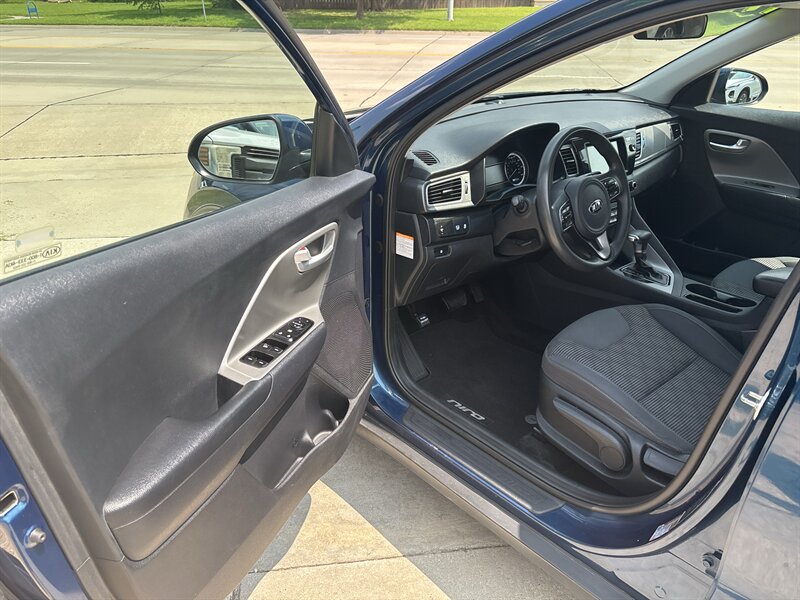 2019 Kia Niro LX   - Photo 11 - Topeka, KS 66608