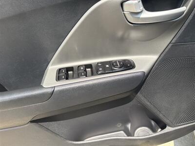 2019 Kia Niro LX   - Photo 12 - Topeka, KS 66608