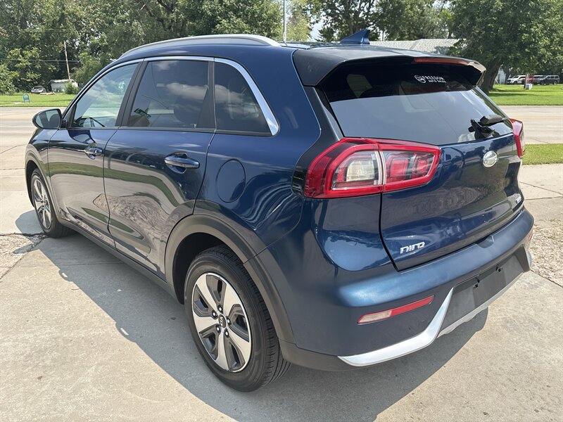 2019 Kia Niro LX   - Photo 3 - Topeka, KS 66608